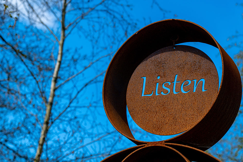 Sign saying "listen" - one of two simple ways to stay mindful